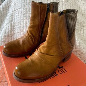 NWT Mix Mooz Scarlett Leather Bootie Acorn EU 38